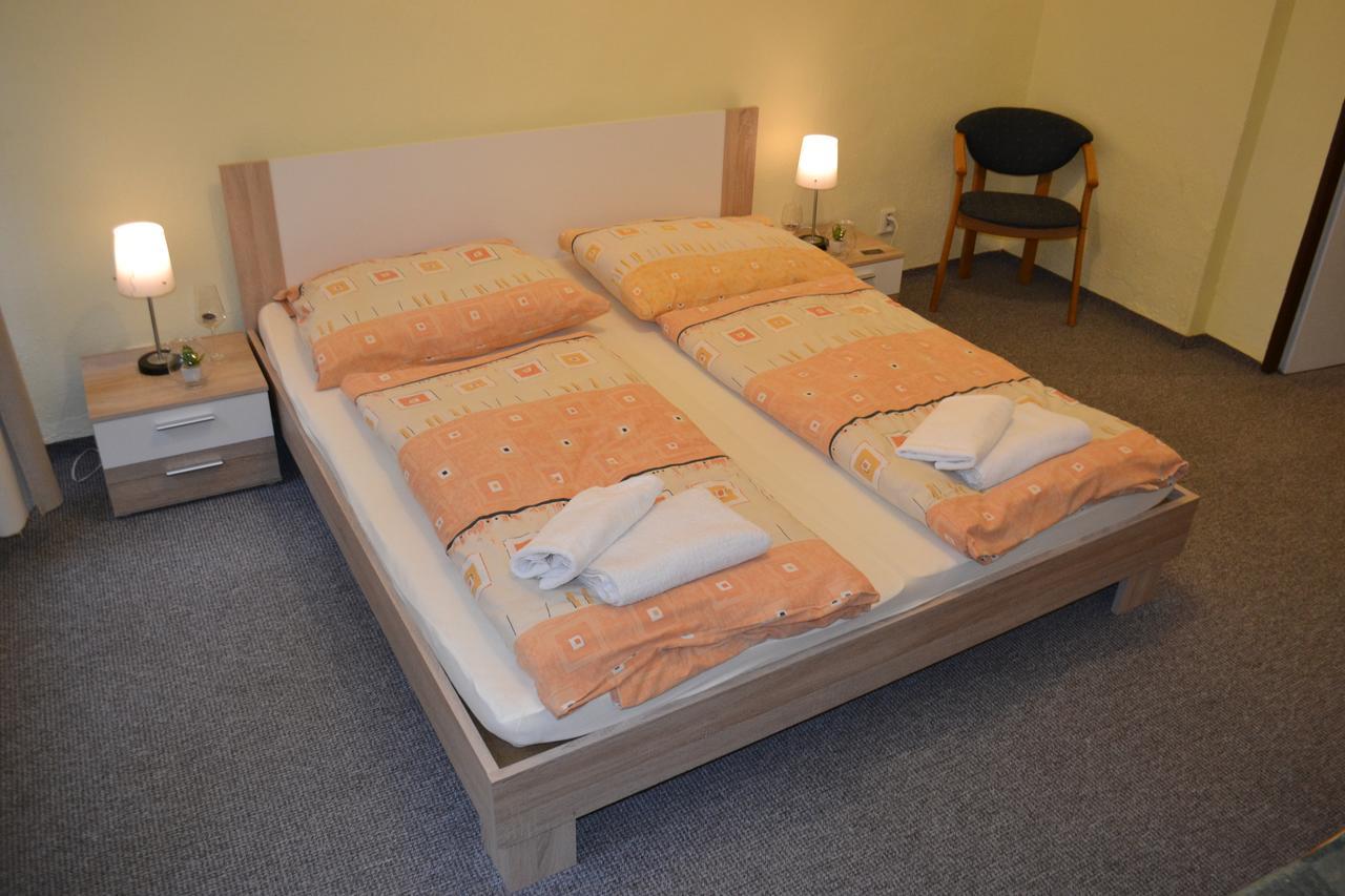Hotell U Dvou Zlatych Klicu