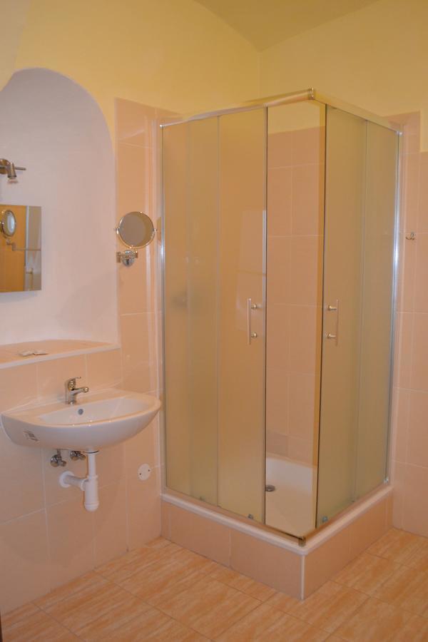 Hotell U Dvou Zlatych Klicu
