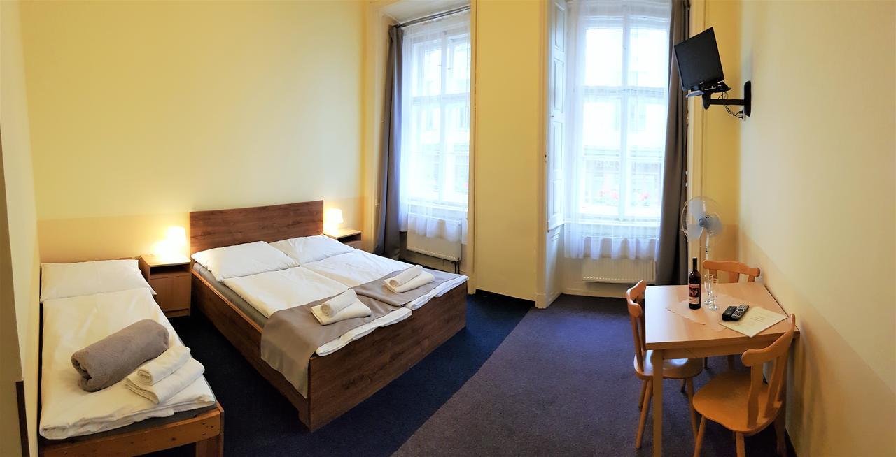 Hotell U Dvou Zlatych Klicu 3*