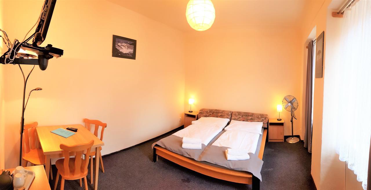 U Dvou Zlatych Klicu Hotell Prag