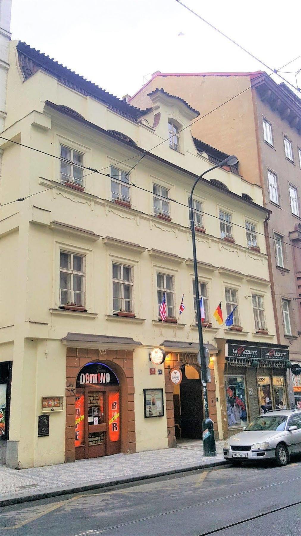 Hotell U Dvou Zlatych Klicu 3*